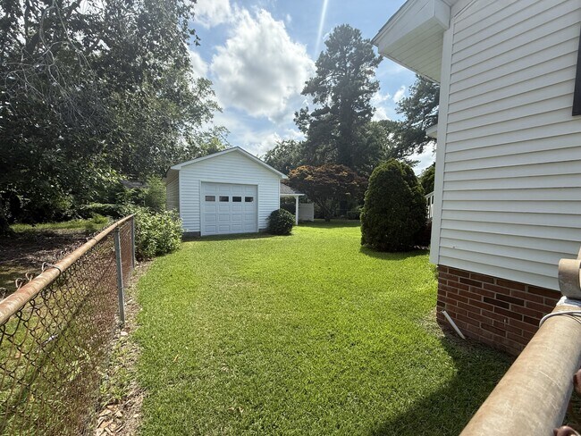 Building Photo - 2804 Crockett Dr