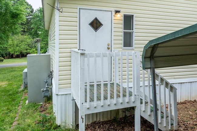 Foto del edificio - Well Maintained Three Bedroom Home!