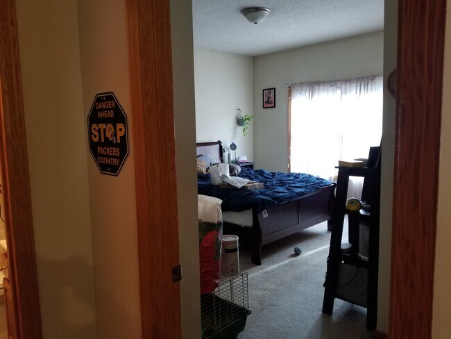 front bedroom - 3306 Blaisdell Ave