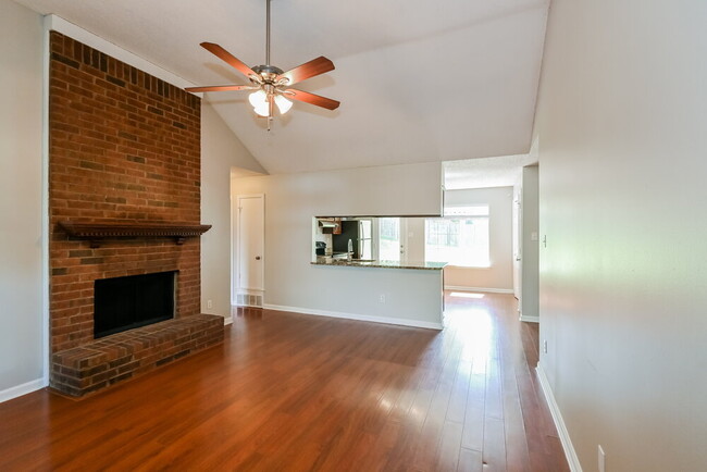 Foto del edificio - 1230 Tyler Pl