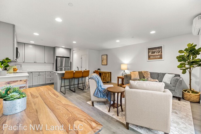Building Photo - 3 br, 2.5 bath House - 2912 NE 137th St
