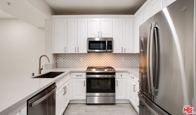Foto del edificio - 6280 W 3rd St