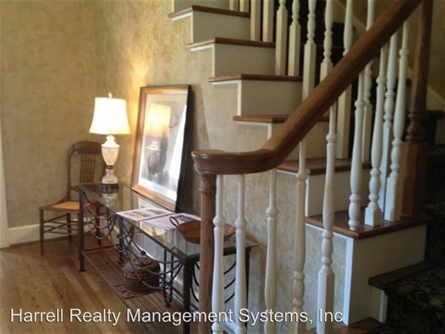 Primary Photo - 3525 Chateau Ave