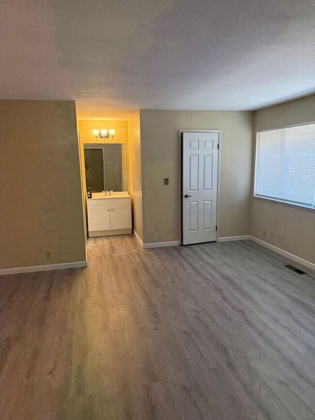 Foto del edificio - Cozy 1 Master Bedroom and 1 Bath
