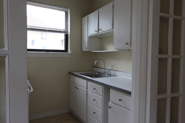 Building Photo - Abbey Woods Apartments