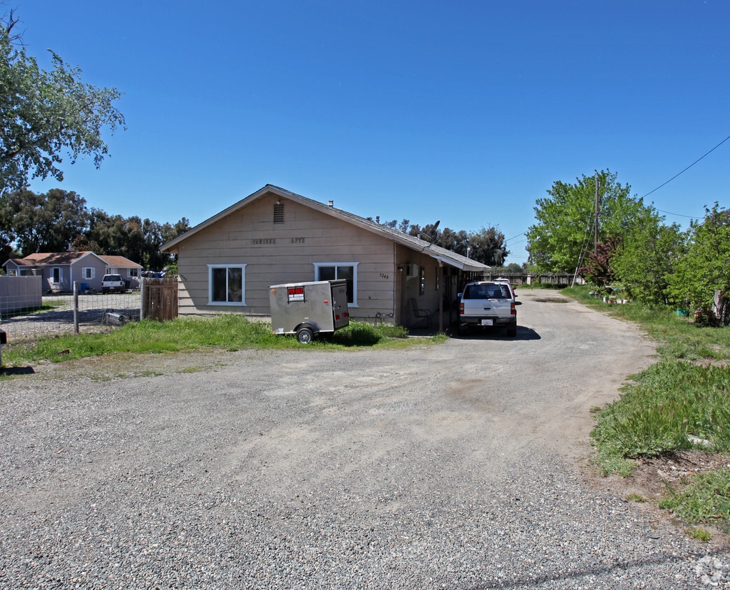 Building Photo - 5240 Lindhurst Ave