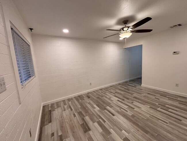 Foto del edificio - Coming Soon! One Bedroom Near Old Town Sco...