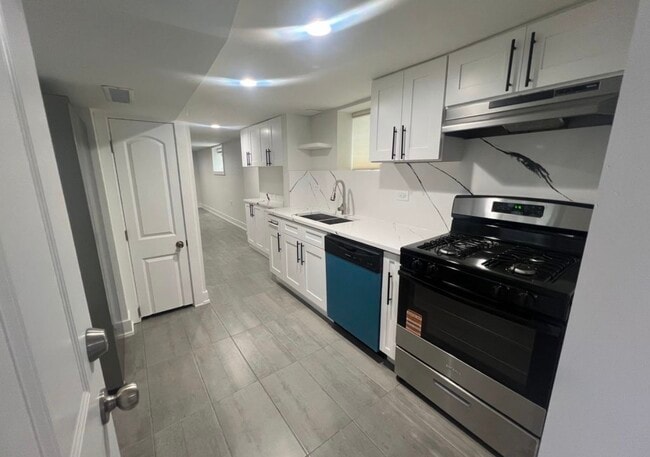 Building Photo - 5624 N Marmora Ave