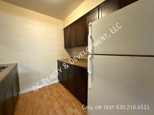 Building Photo - 227 Uteg St