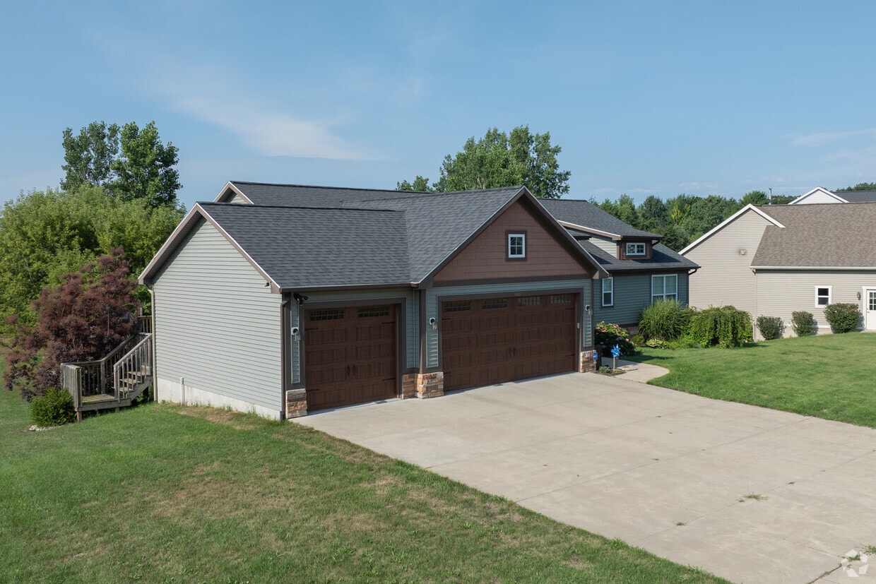 Building Photo - Sessions Pointe Villa