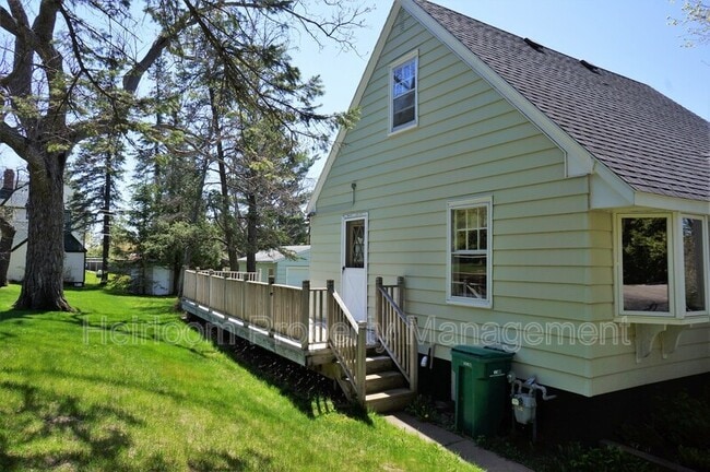 Building Photo - 118 E Wabasha St