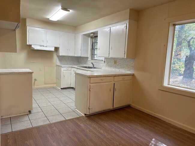 Building Photo - 3 bedroom in Monroe