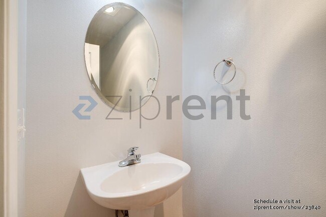Foto del edificio - 4406 Roxanna Loop SE