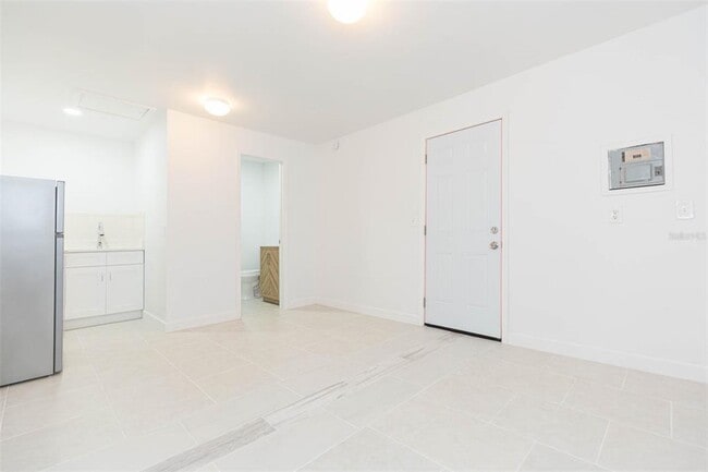 Building Photo - 118 W Sligh Ave