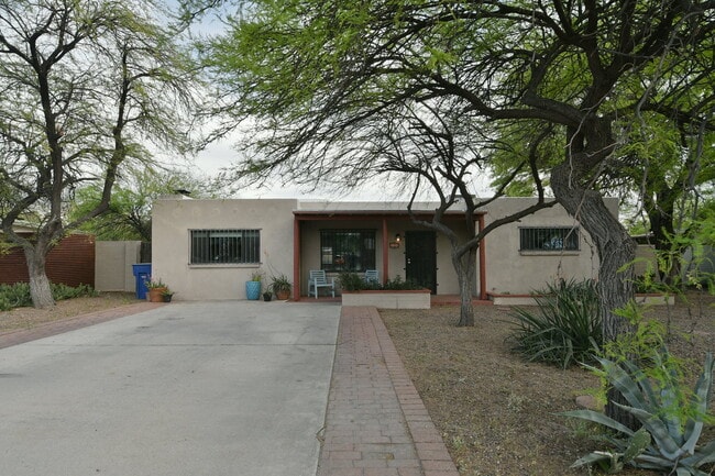 Building Photo - 2842 E Blacklidge Dr