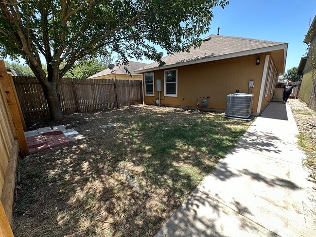 Foto del edificio - 4603 Credo Ln