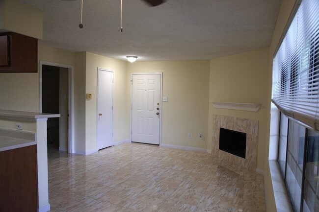 Entryway - 2750 Holly Hall St