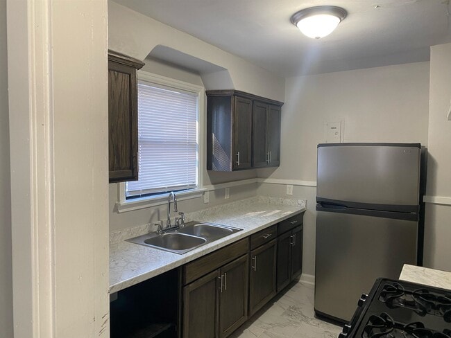 Foto del edificio - 3741 Faxon Ave