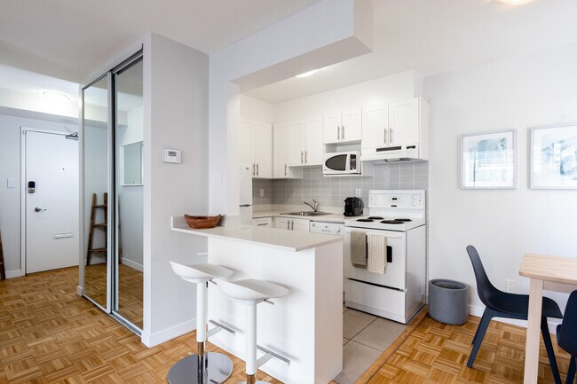 Building Photo - Somerset