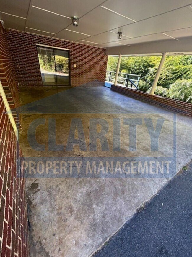 Foto del edificio - Large, four bedroom home in Chattanooga!