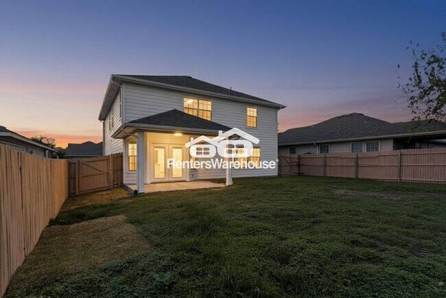 Foto del edificio - Haslet New Listing Completely Refreshed