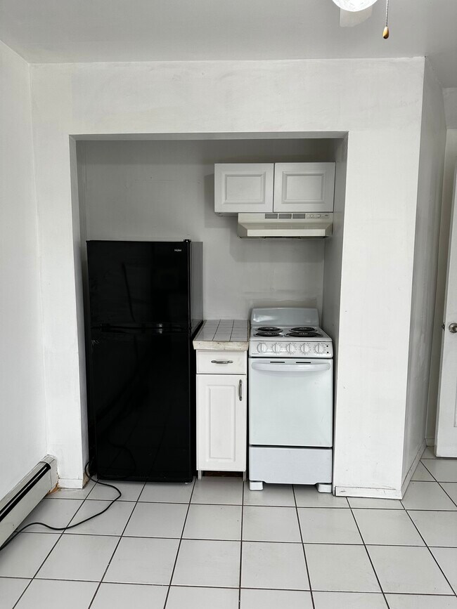 Building Photo - 18 Academy Ln