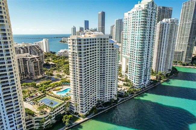 Foto del edificio - 888 Brickell Key Dr