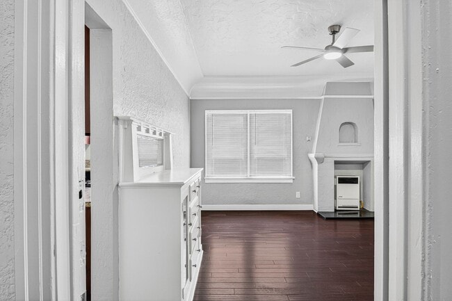 Interior Photo - 432-446 Walnut Avenue
