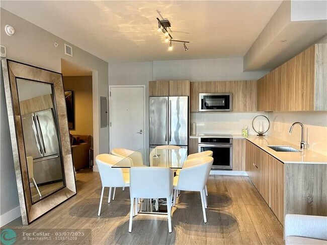 Foto del edificio - 2960 NE 207th St