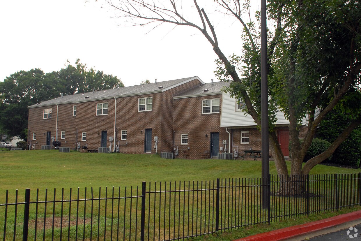 Building Photo - 7820 Darrell Henry Ct