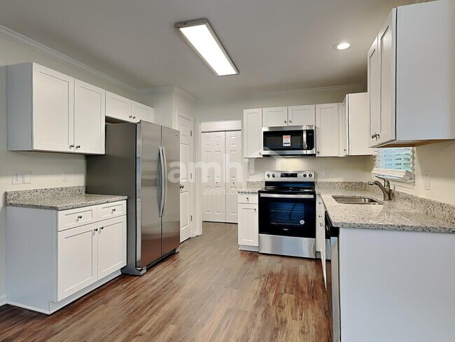 Foto del edificio - 614 Pebble Dr