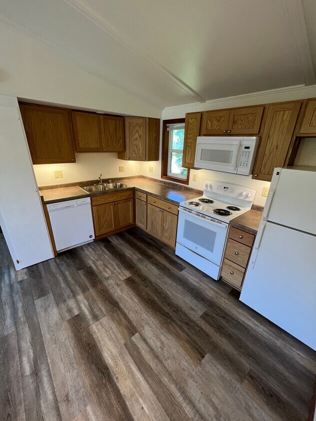 512 S Main St, Deerfield, WI 53531 Apartments in Deerfield, WI