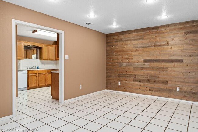 Foto del edificio - 5700 Whitney Cir