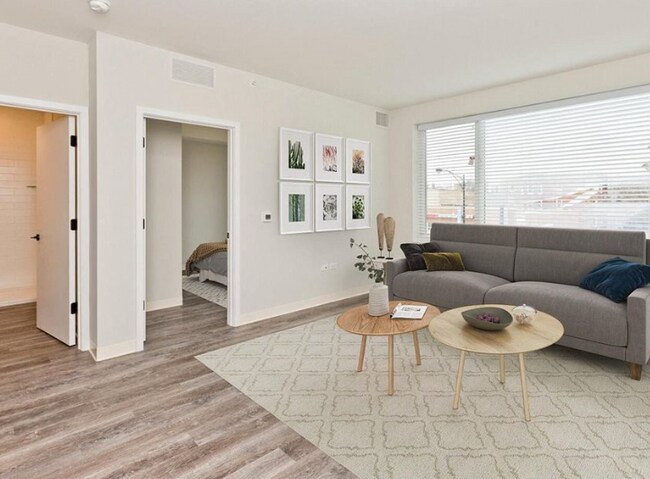 Foto del edificio - 6141 N Broadway St