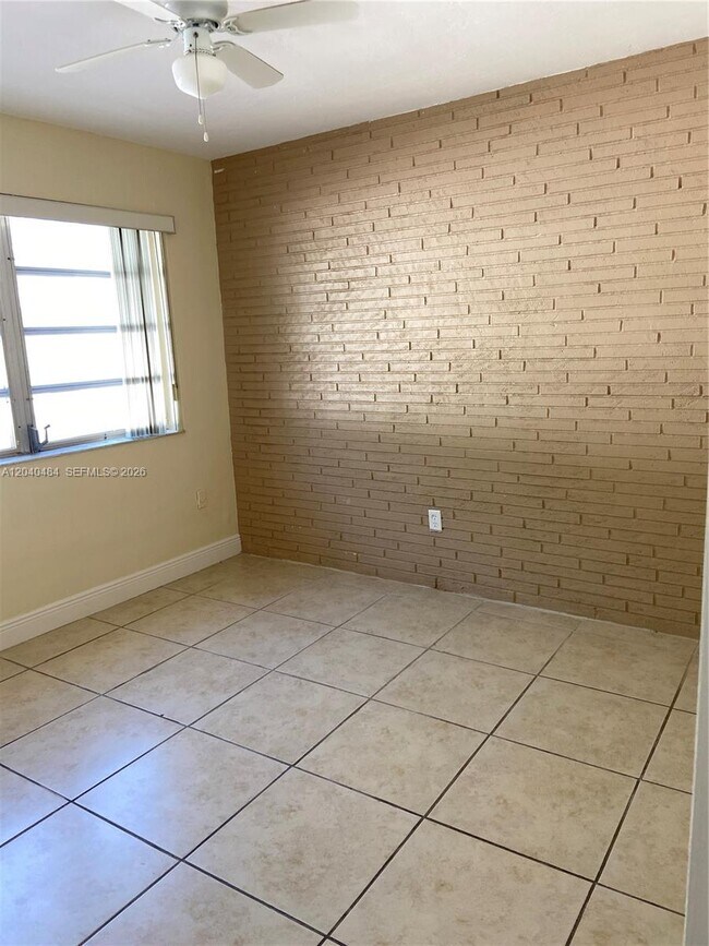 Foto del edificio - 800 NW 76th Ave