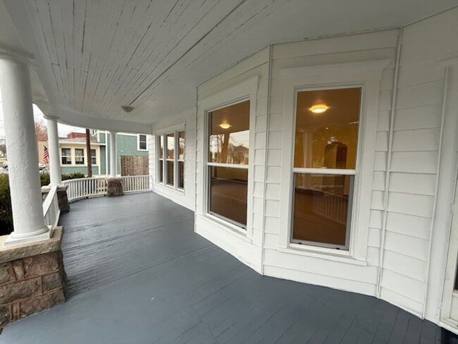 Building Photo - Renovated 3-Bedroom, 2-Bathroom Home For Rent in Historic Downtown Bristol