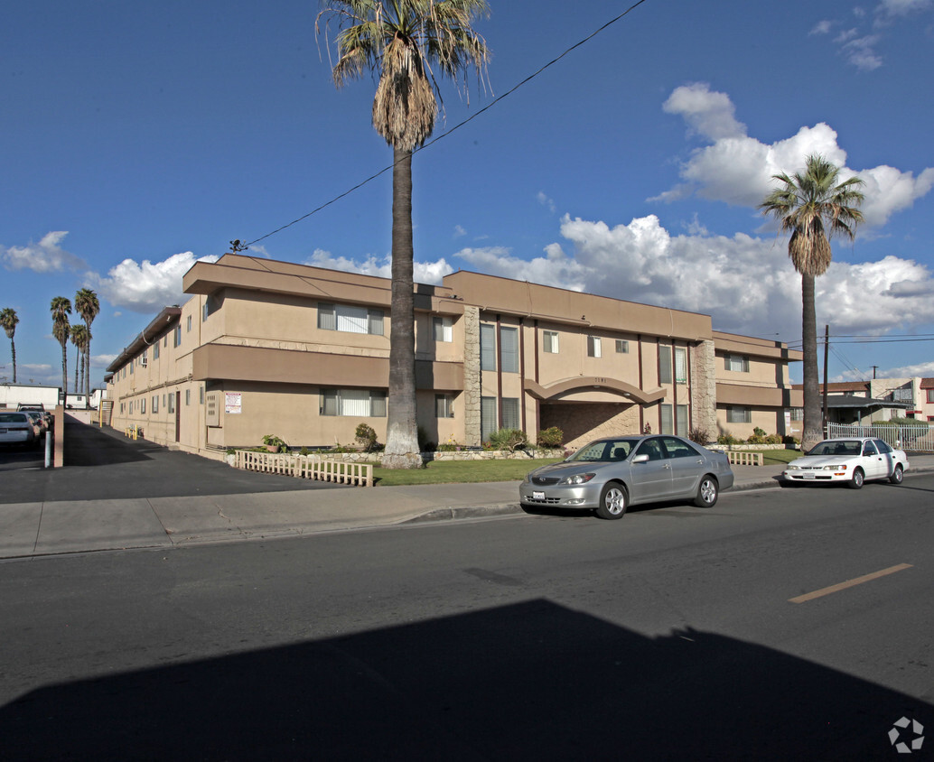 Primary Photo - Twin Palms Apartments