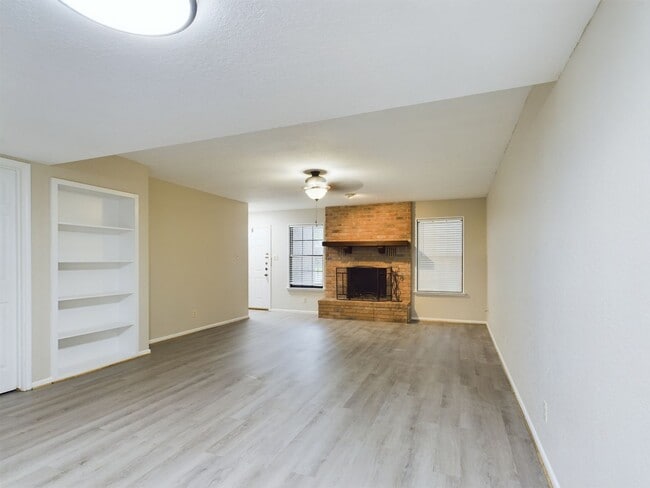 Building Photo - 107 Frederick Rd