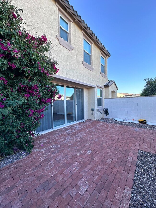 Building Photo - 4 bedroom home for rent