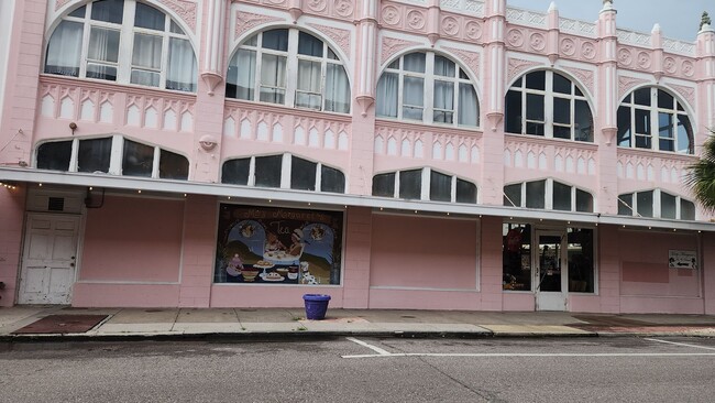 Foto del edificio - Downtown Arcadia Pink Building