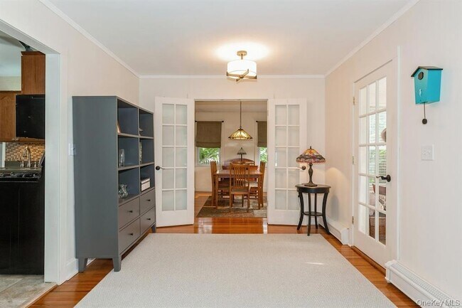 Building Photo - 109 Roosevelt Ave