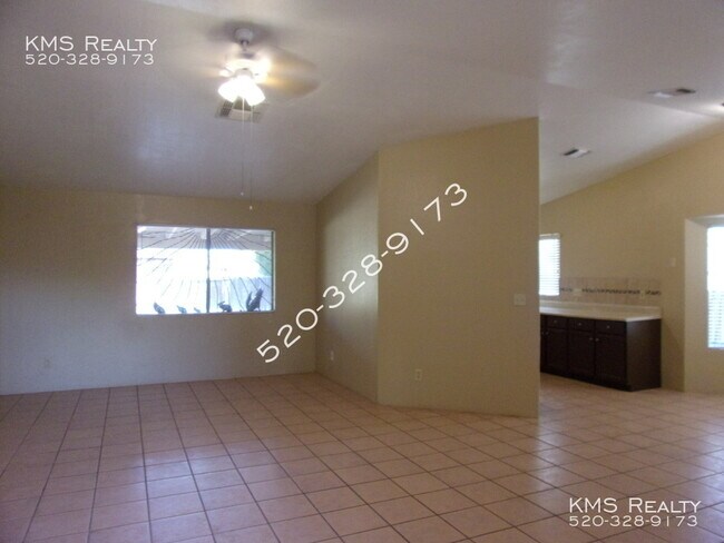 Building Photo - 3 Bedroom 2 Bath (OWNER / AGENT)