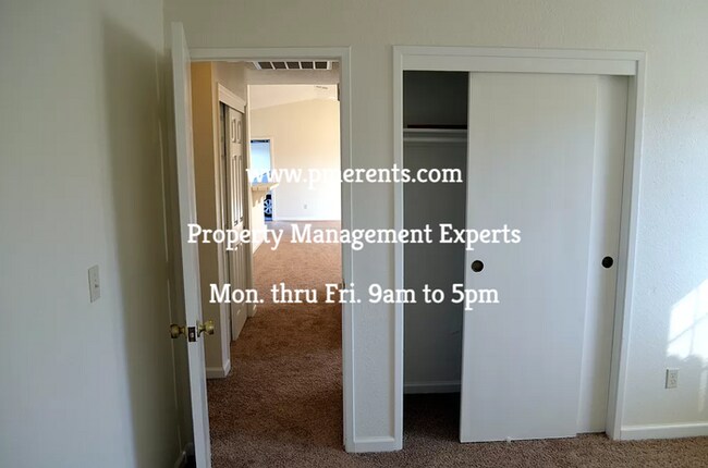 Building Photo - Beautiful Spacious House