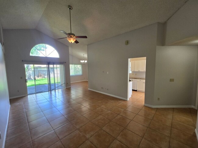 Building Photo - 129 Edgewater Cir