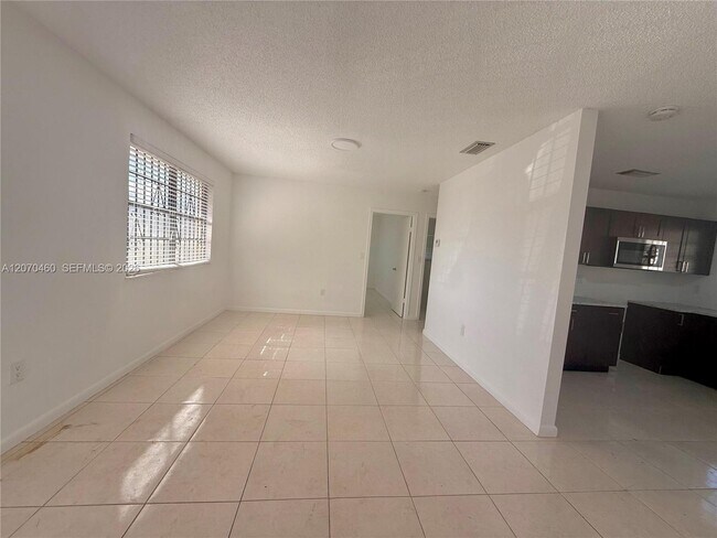 Foto del edificio - 2484 NW 101st St