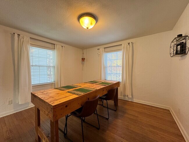 Foto del edificio - 620 E 63rd Ter