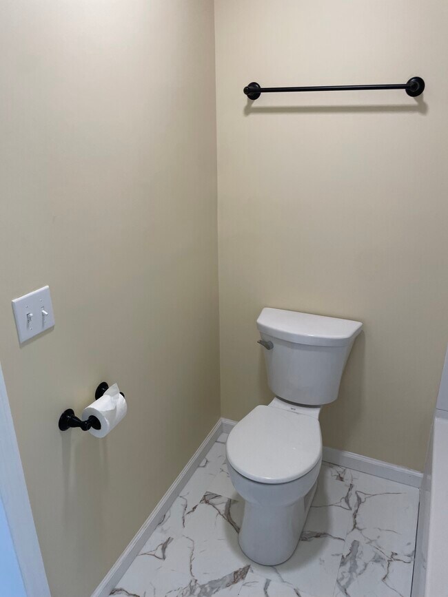 Foto del edificio - 1574 Montgomery Ave