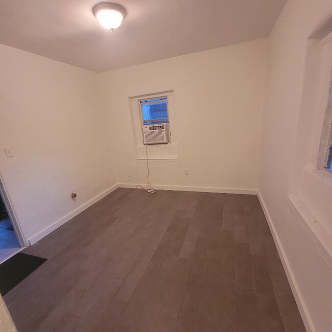 Building Photo - 1068 NW 31st St