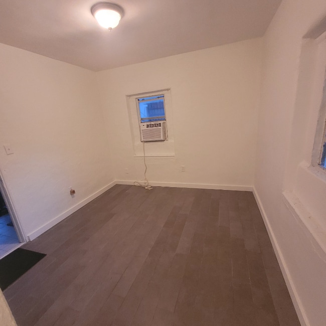 Foto del edificio - 1068 NW 31st St