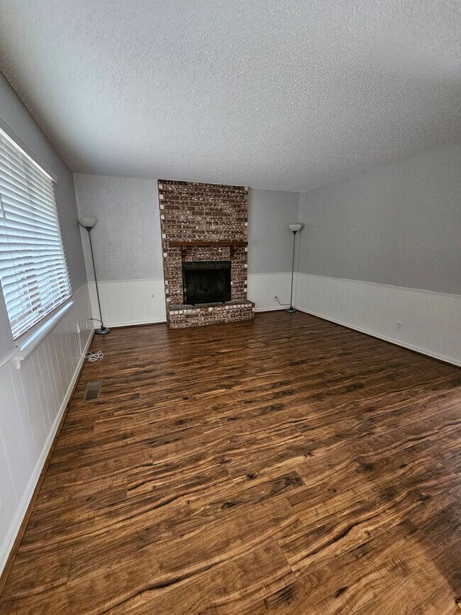 Building Photo - (4) Bed/(2) Bath in Core Norman Avail NOW!